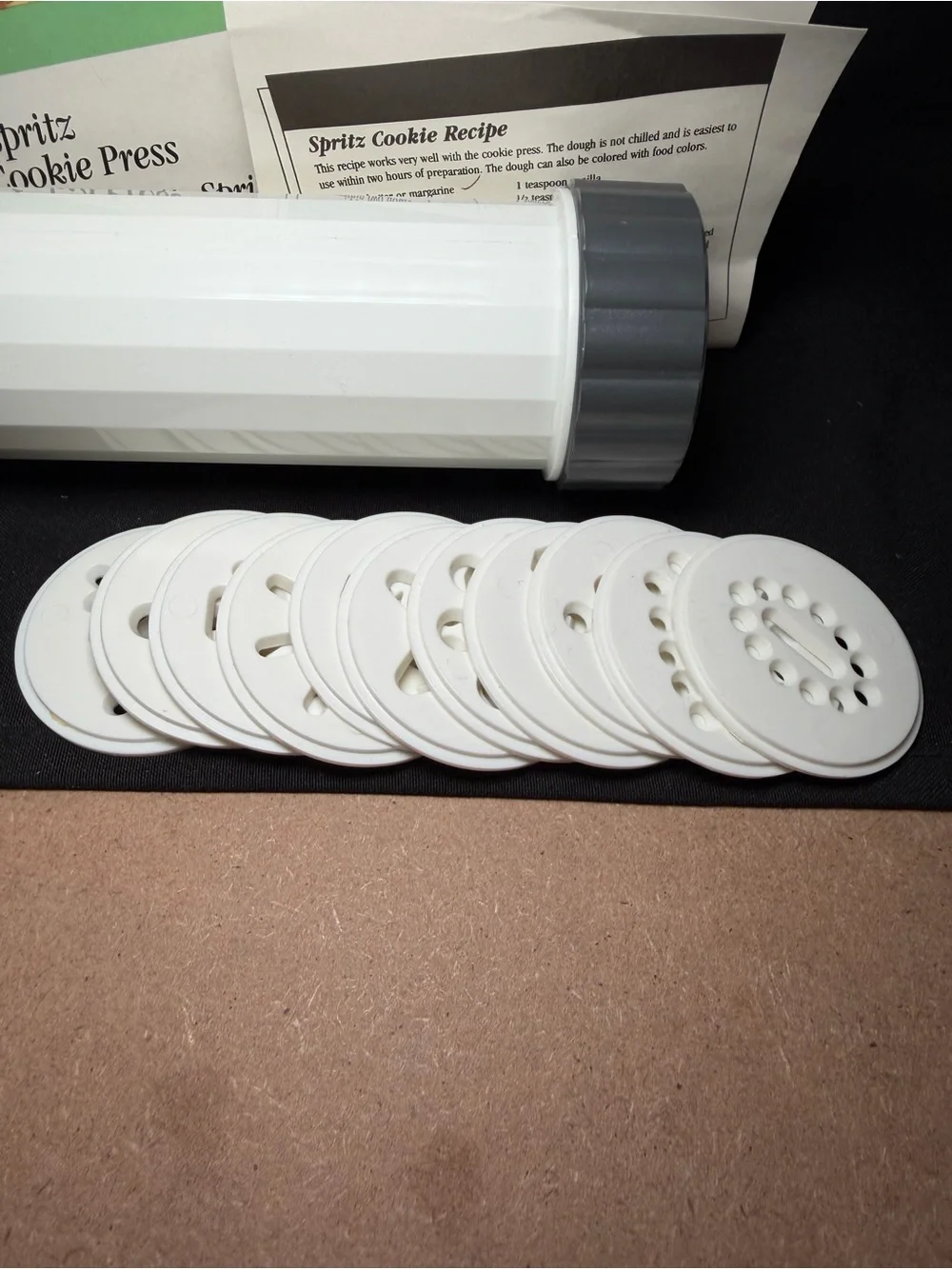 Wilton Spritz Cookie Press 11 cookie discs, easy trigger action With Recipe